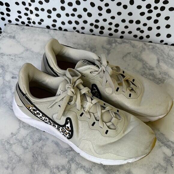 Nike Legend Essential 2 Premium - Picture 5 of 6